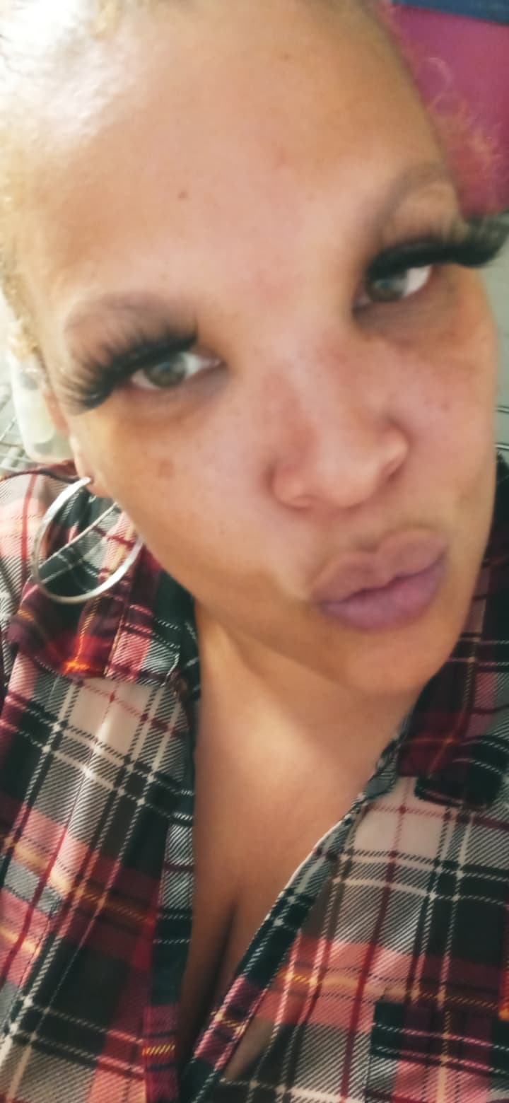 Naomi Smoov