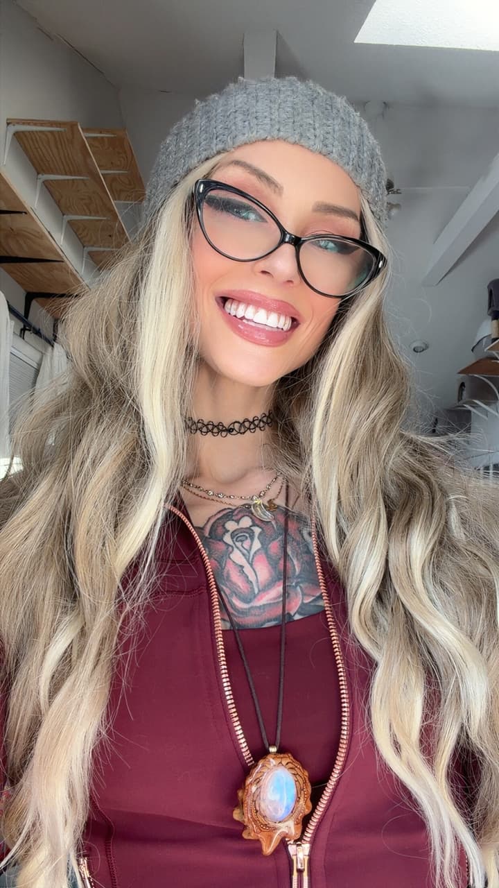 Mami Is ONLINE NOW 👑